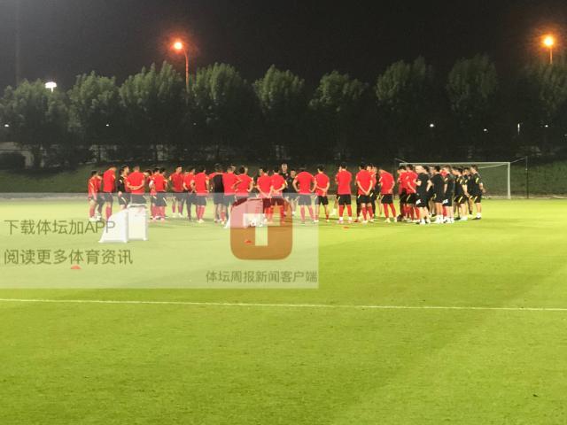 开云体育官网登录入口-国足全员出勤备战中日大战 李铁与池忠国单独交流