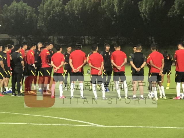 开云体育官网登录入口-国足恢复训练平复情绪备战日本 李铁单聊韦世豪